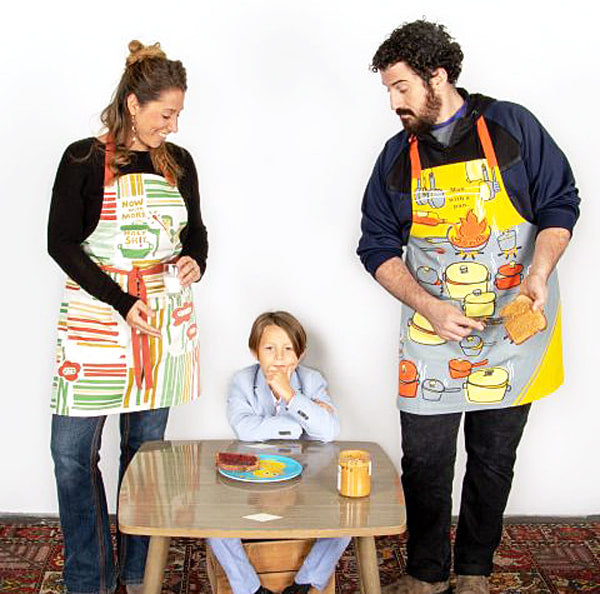 Blue Q Man With a Pan Full Apron With Pockets